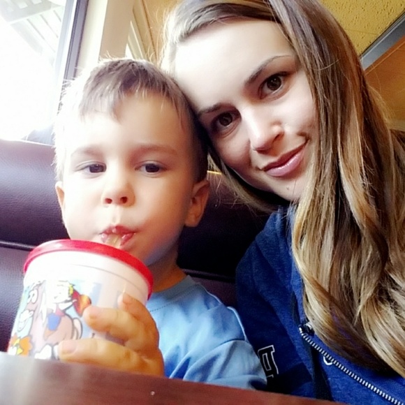 Meet your Posher, Erika - Picture 3 of 4